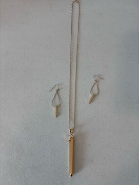 Stella & Dot Polished Gold Bar Pendant Necklace with Teardrop Hook Earrings